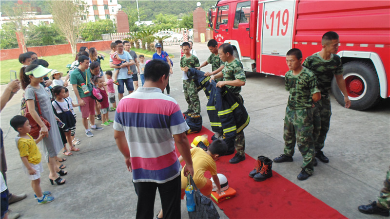 BBunion国际早教泉州中骏中心活动花絮:小小消防员户外课堂 BBunion国际早教泉州中骏中心活动花絮:小小消防员户外课堂